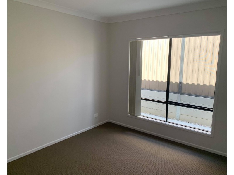 17B Mounthill St., Hillcrest QLD 4118