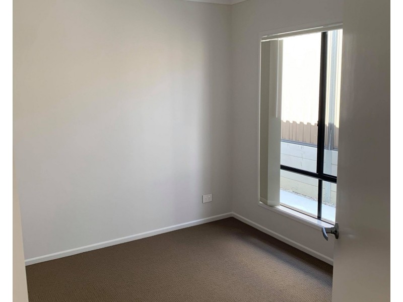 17B Mounthill St., Hillcrest QLD 4118