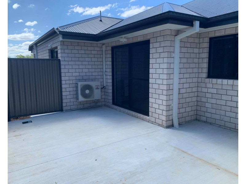 17B Mounthill St., Hillcrest QLD 4118