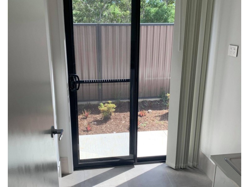 17 Mount hill St, Hillcrest QLD 4118