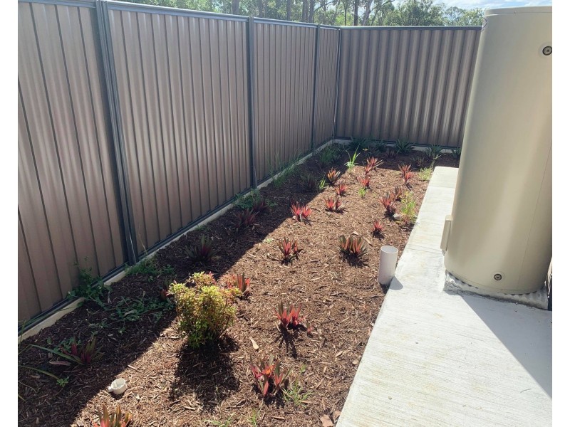 17 Mount hill St, Hillcrest QLD 4118