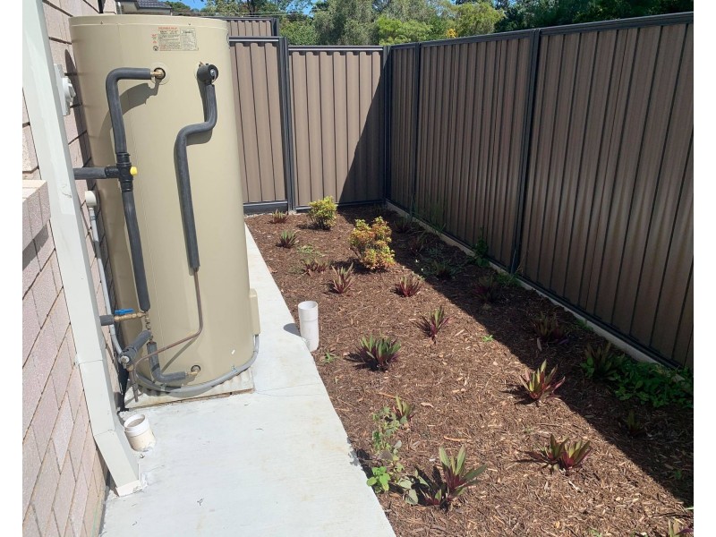 17 Mount hill St, Hillcrest QLD 4118