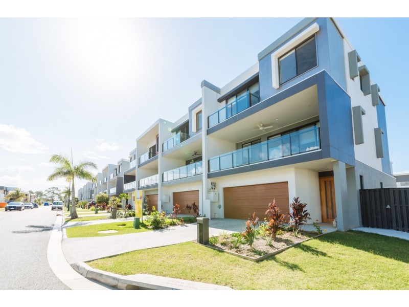 44 Park Cove Blvd, Hope Island QLD 4212