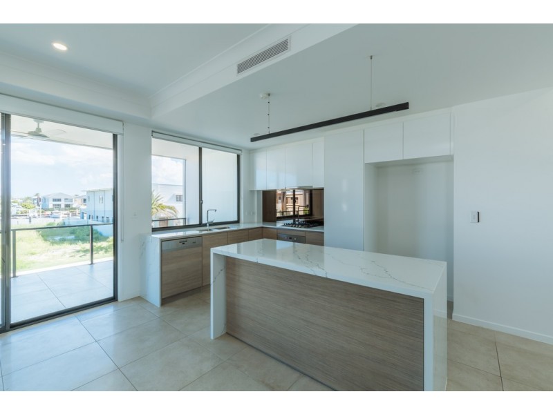 44 Park Cove Blvd, Hope Island QLD 4212