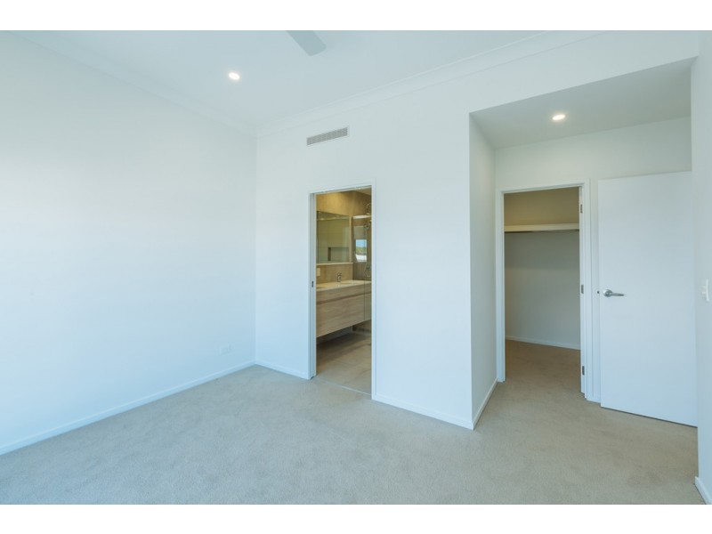 44 Park Cove Blvd, Hope Island QLD 4212