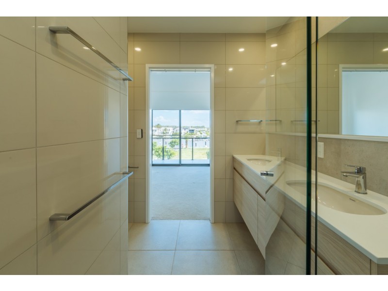 44 Park Cove Blvd, Hope Island QLD 4212