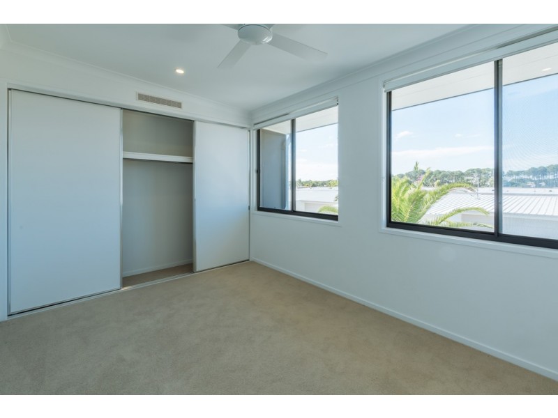 44 Park Cove Blvd, Hope Island QLD 4212