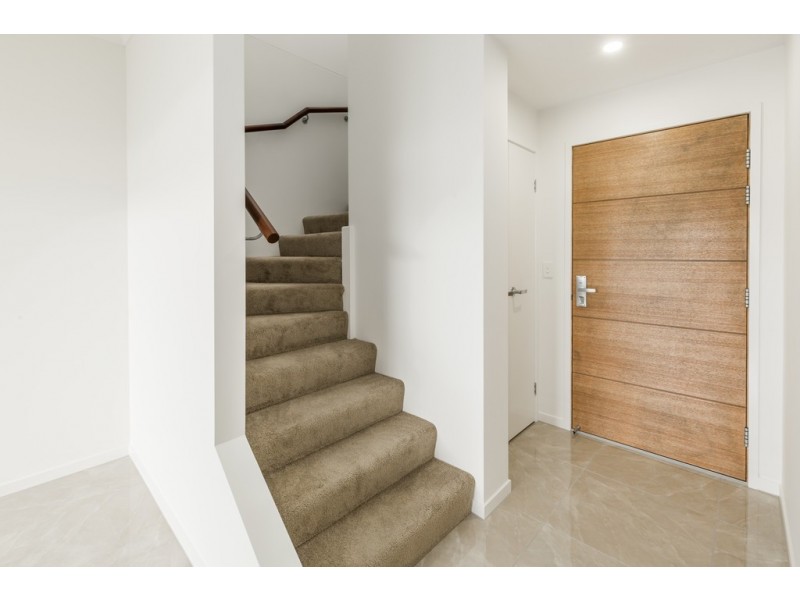 21/33 Sickle Avenue, Hope Island QLD 4212