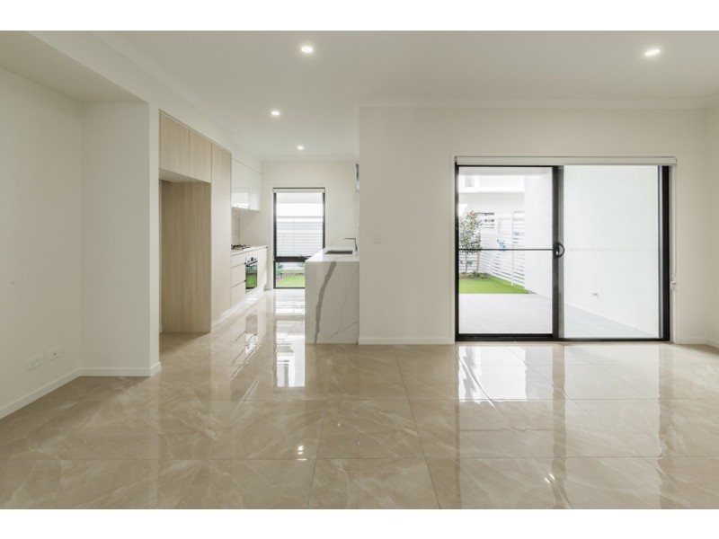21/33 Sickle Avenue, Hope Island QLD 4212
