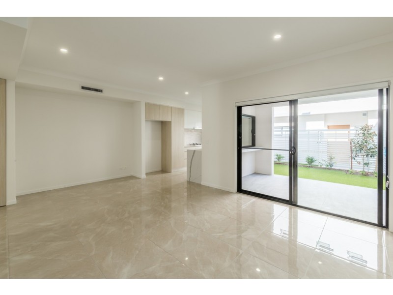 21/33 Sickle Avenue, Hope Island QLD 4212