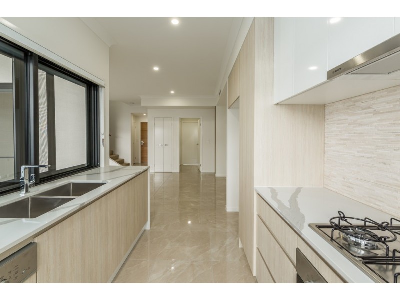 21/33 Sickle Avenue, Hope Island QLD 4212