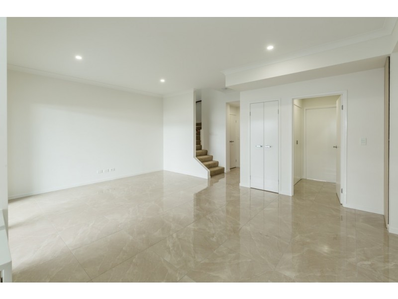 21/33 Sickle Avenue, Hope Island QLD 4212
