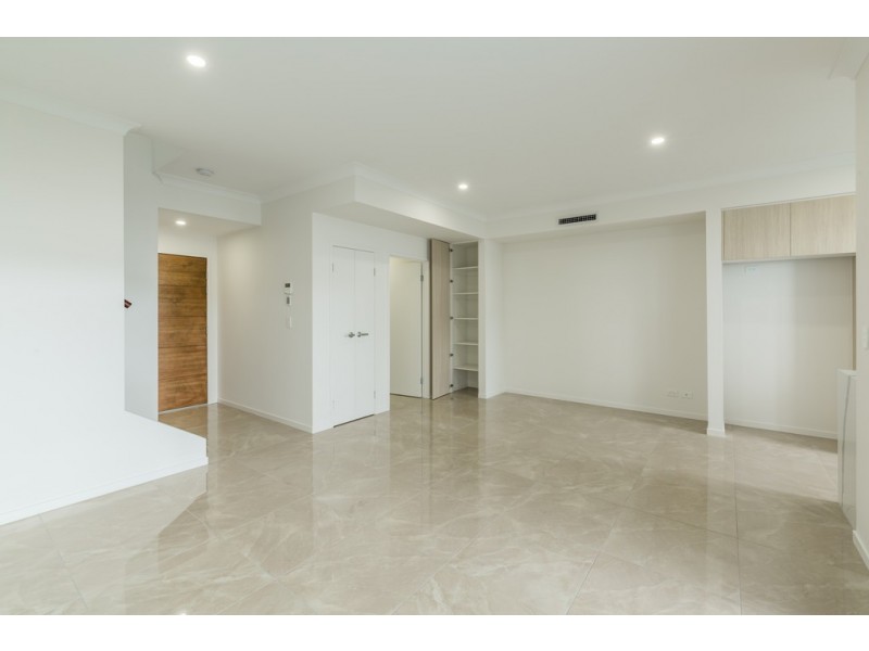 21/33 Sickle Avenue, Hope Island QLD 4212