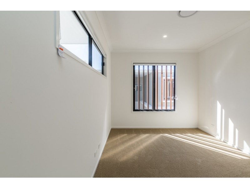 21/33 Sickle Avenue, Hope Island QLD 4212