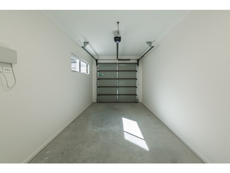 21/33 Sickle Avenue, Hope Island QLD 4212