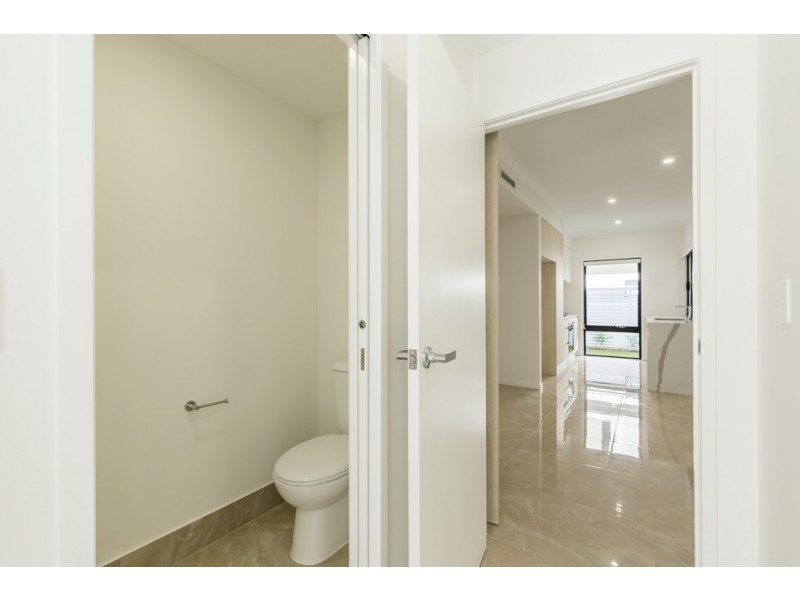 21/33 Sickle Avenue, Hope Island QLD 4212