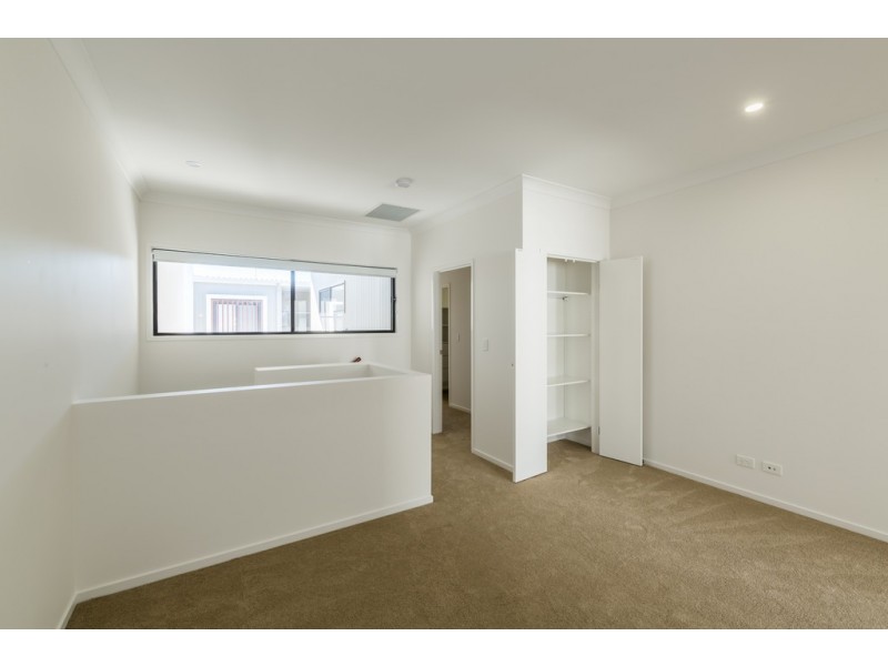 21/33 Sickle Avenue, Hope Island QLD 4212