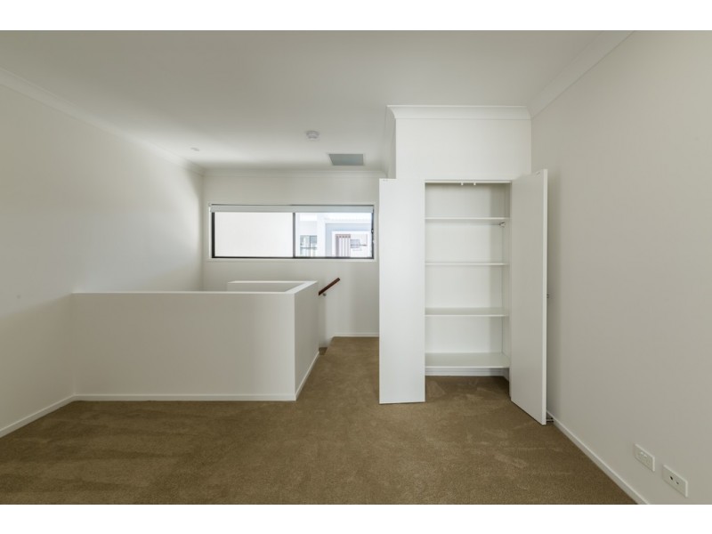 21/33 Sickle Avenue, Hope Island QLD 4212