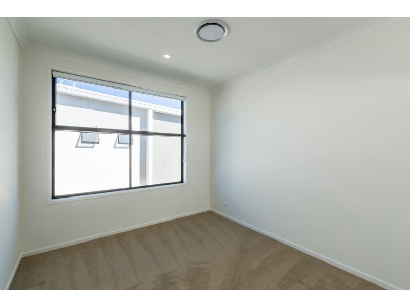 21/33 Sickle Avenue, Hope Island QLD 4212