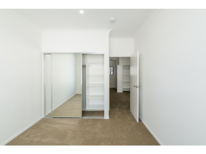 21/33 Sickle Avenue, Hope Island QLD 4212