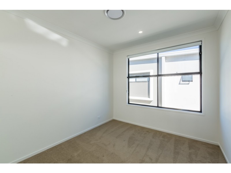 21/33 Sickle Avenue, Hope Island QLD 4212