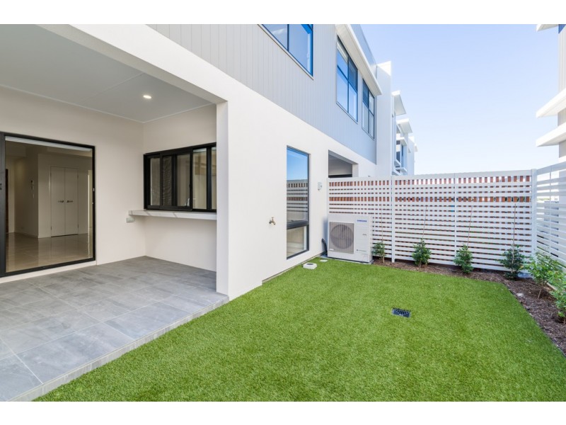 21/33 Sickle Avenue, Hope Island QLD 4212