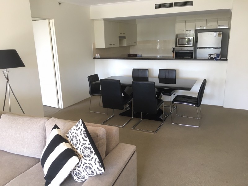 59 Pacific St, Main Beach QLD 4217