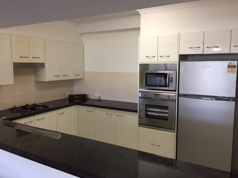 59 Pacific St, Main Beach QLD 4217