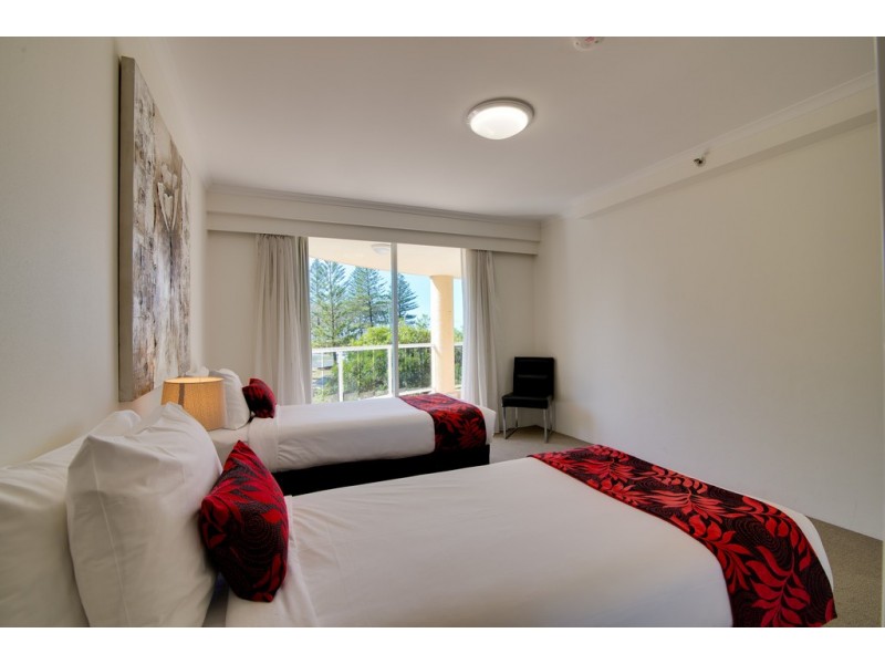 59 Pacific St, Main Beach QLD 4217