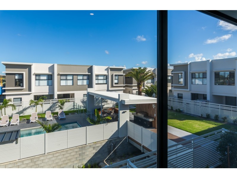 7/33 Sickle Avenue, Hope Island QLD 4212