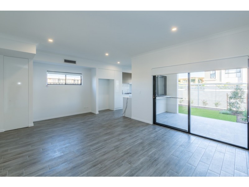 7/33 Sickle Avenue, Hope Island QLD 4212