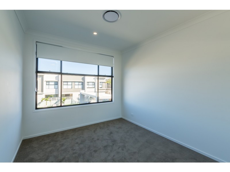 7/33 Sickle Avenue, Hope Island QLD 4212