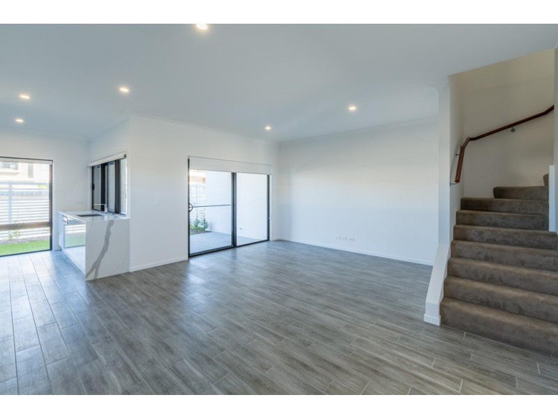 7/33 Sickle Avenue, Hope Island QLD 4212