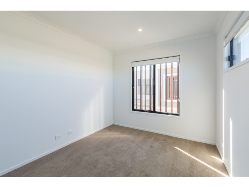 7/33 Sickle Avenue, Hope Island QLD 4212