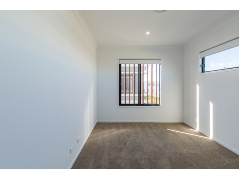 7/33 Sickle Avenue, Hope Island QLD 4212