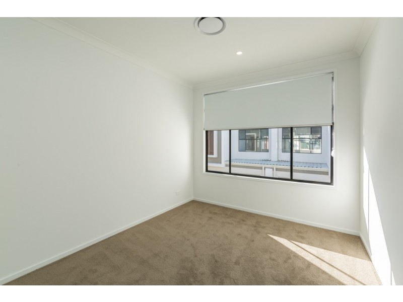 7/33 Sickle Avenue, Hope Island QLD 4212