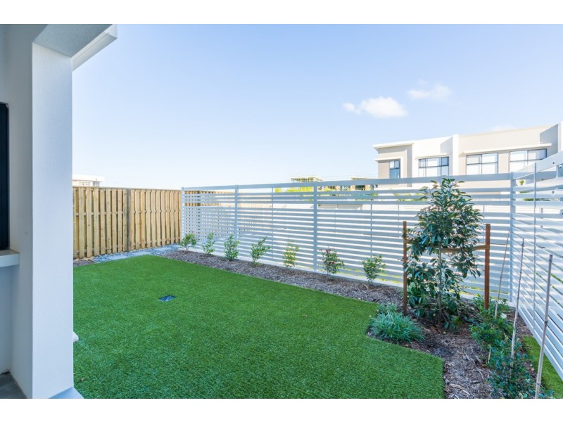 7/33 Sickle Avenue, Hope Island QLD 4212