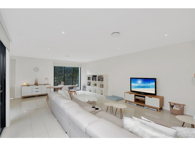 2670 The Address, Hope Island QLD 4212