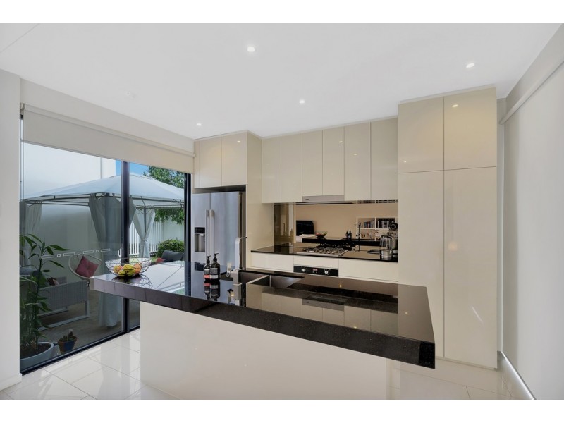 2670 The Address, Hope Island QLD 4212