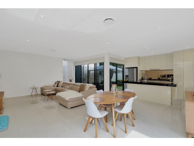 2670 The Address, Hope Island QLD 4212