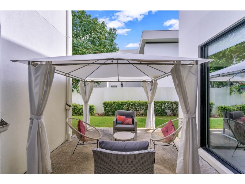 2670 The Address, Hope Island QLD 4212