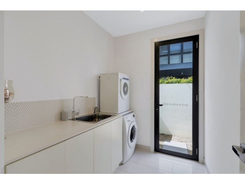 2670 The Address, Hope Island QLD 4212