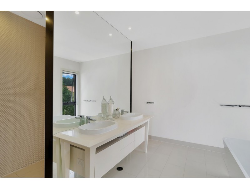 2670 The Address, Hope Island QLD 4212