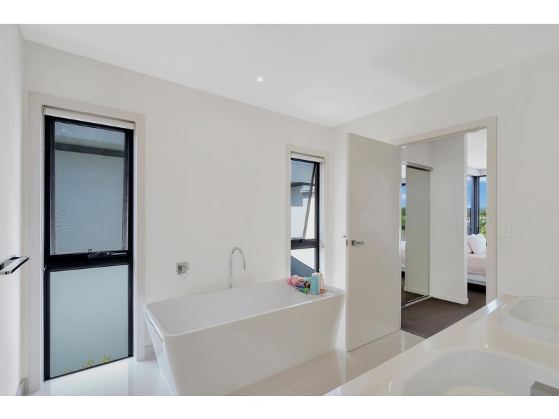 2670 The Address, Hope Island QLD 4212