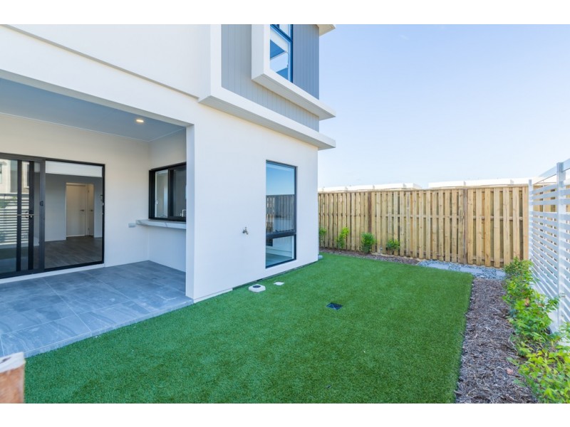 1/33 Sickle Avenue, Hope Island QLD 4212
