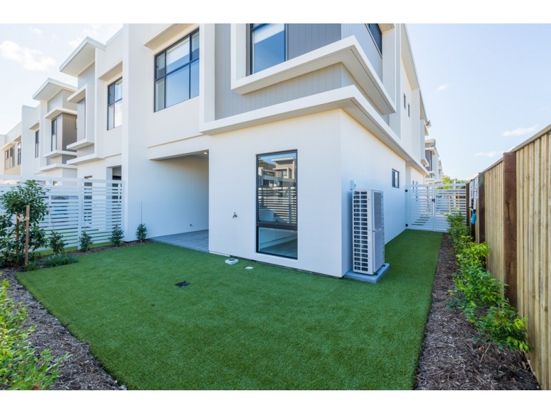 1/33 Sickle Avenue, Hope Island QLD 4212