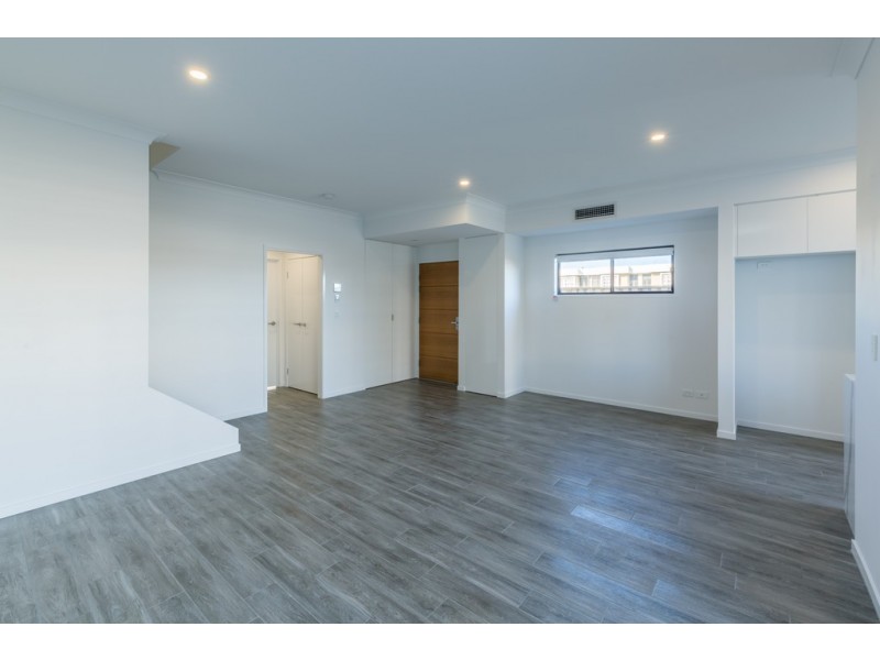1/33 Sickle Avenue, Hope Island QLD 4212