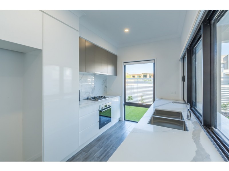 1/33 Sickle Avenue, Hope Island QLD 4212