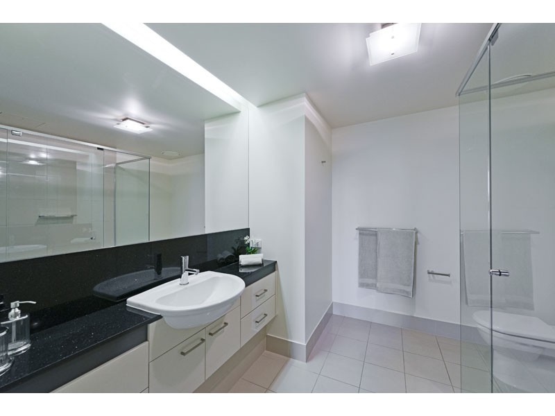 98 THORN STREET, Kangaroo Point QLD 4169