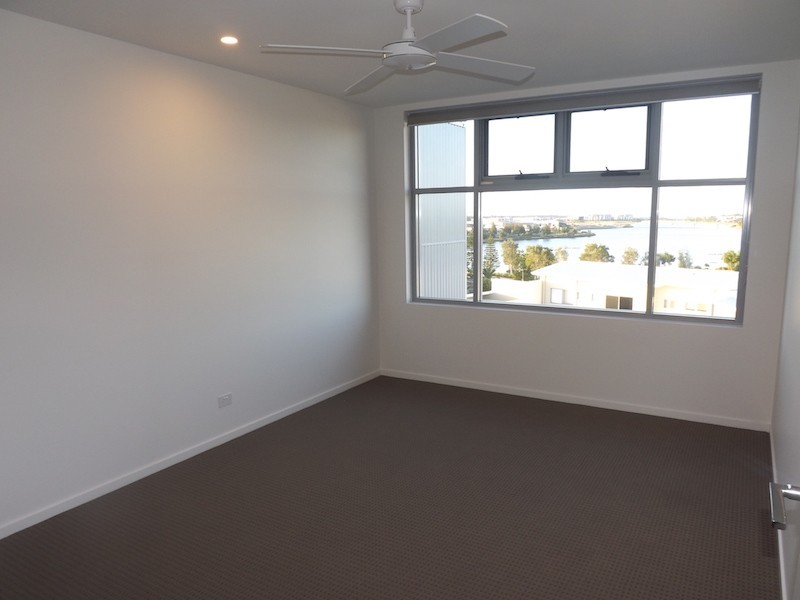 36/46 Regatta Blvd, Birtinya QLD 4575